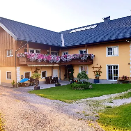 Schmiedbauergut Elixhausen, Mitten In Der Elixhausen